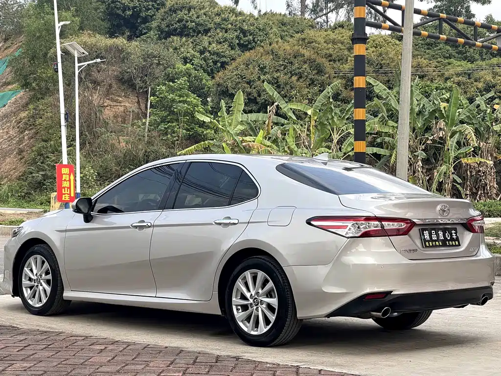 Toyota Camry 2021 — фото 7
