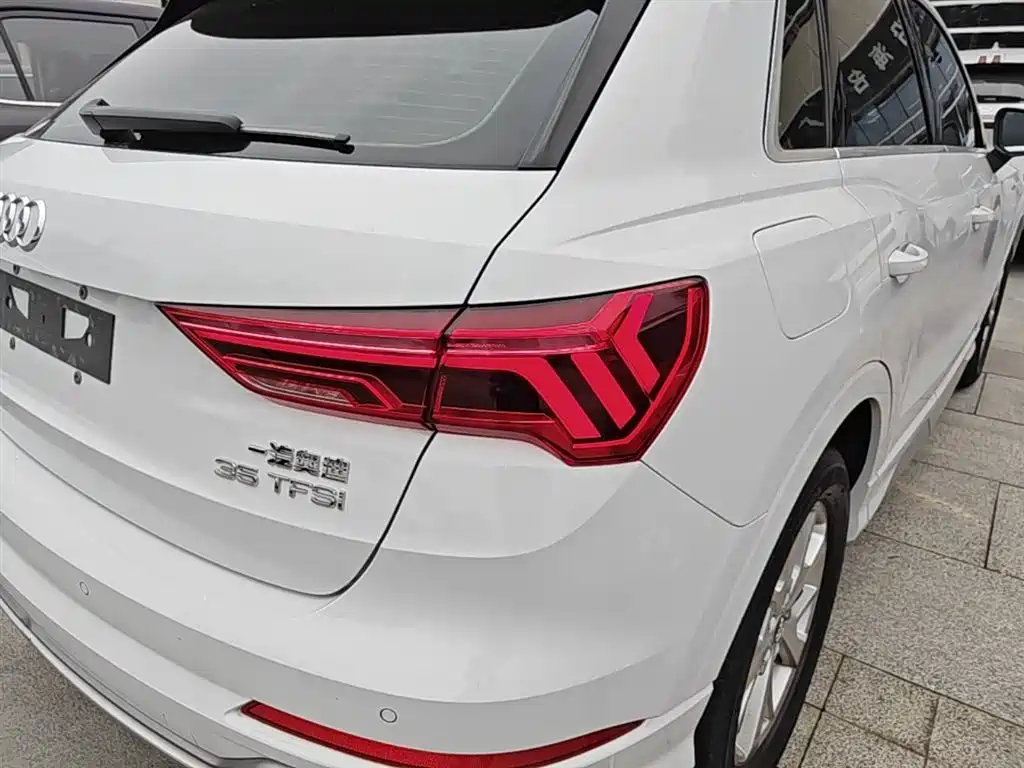 Audi Q3 2019 — фото 8