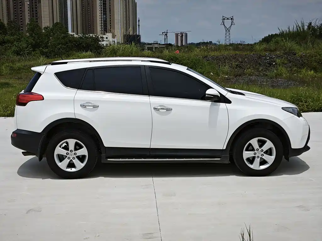 Toyota RAV4 2014 — фото 8
