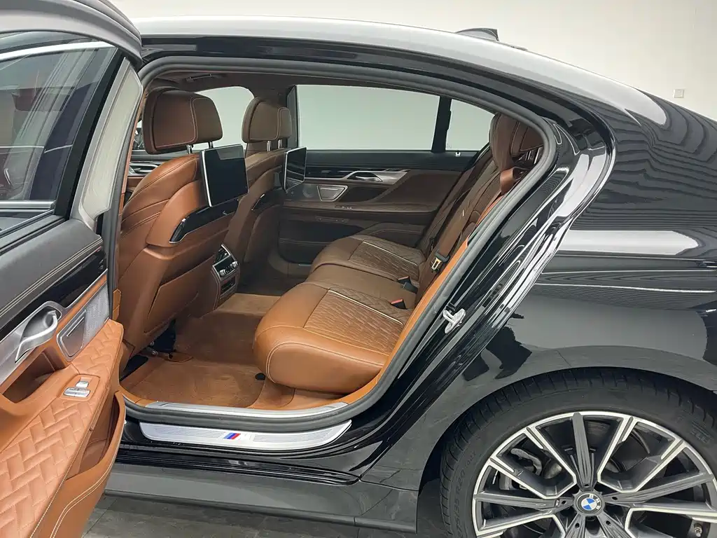 BMW 7 Series 2020 — фото 17