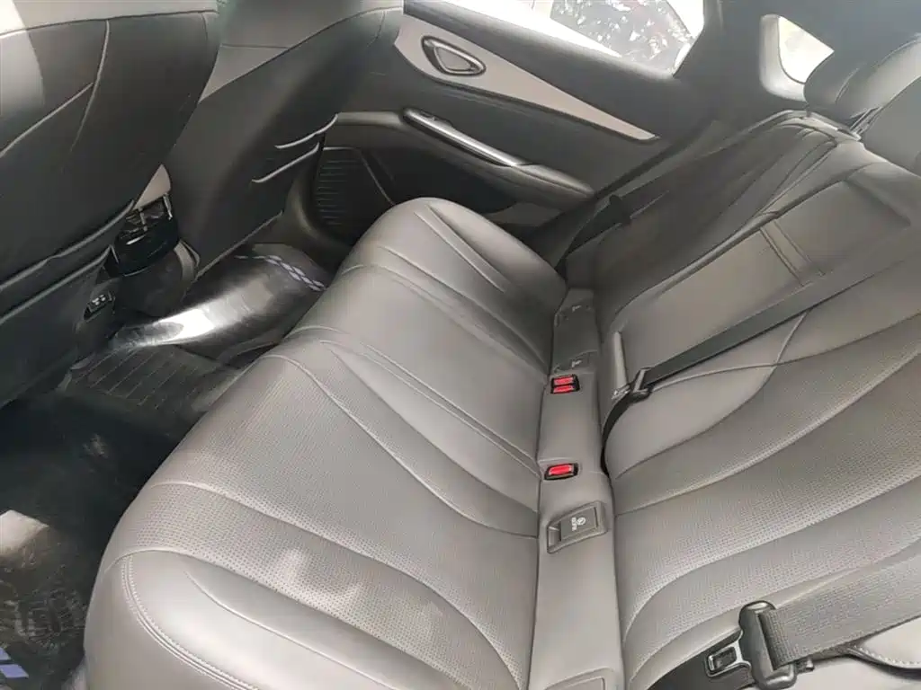 BYD Seal 07 DM-i 2024 — фото 17