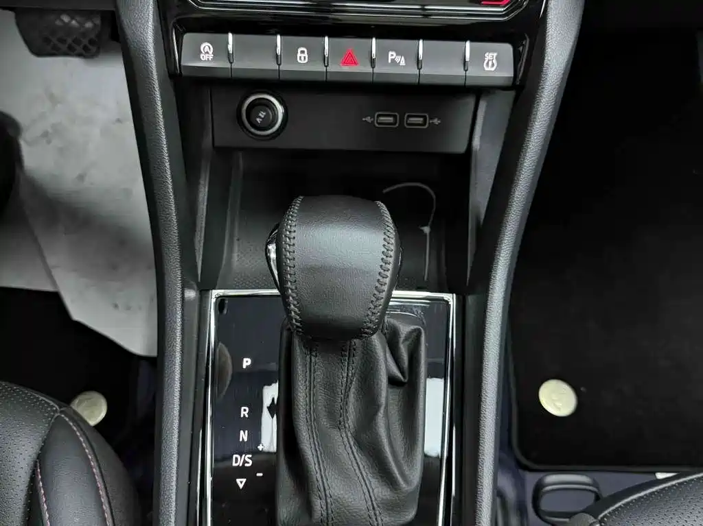 Skoda Karoq 2023 — фото 11