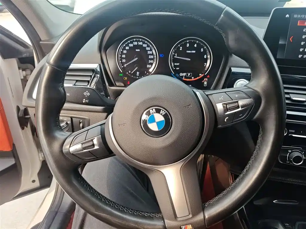 BMW 1 Series 2023 — фото 11