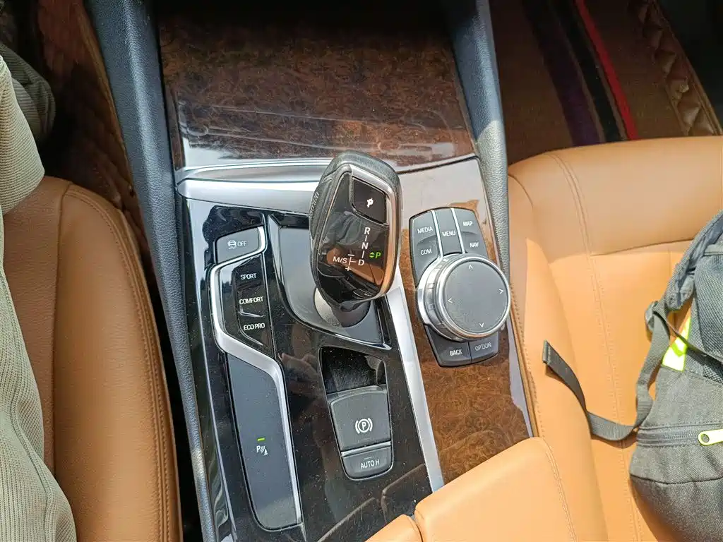 BMW 5 Series 2017 — фото 13