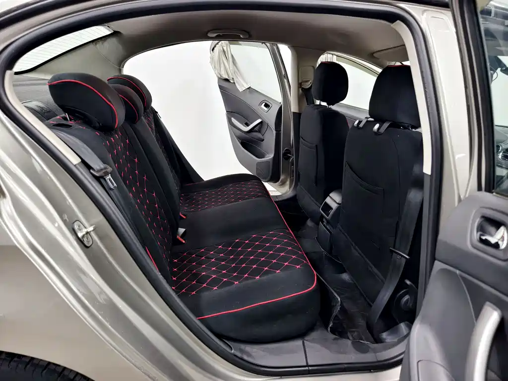 Peugeot 408 2013 — фото 15