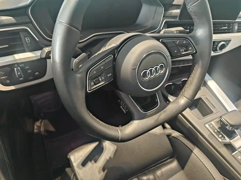 Audi A4L 2023 — фото 15