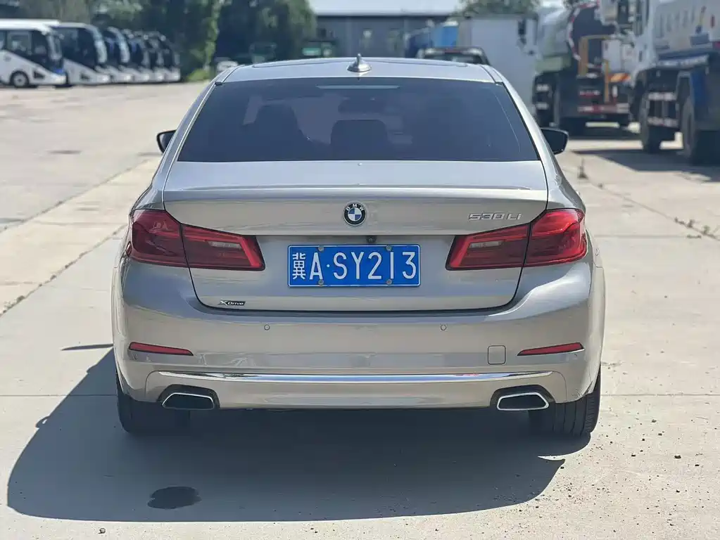 BMW 5 Series 2018 — фото 9