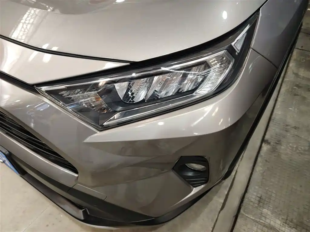 Toyota RAV4 2020 — фото 18