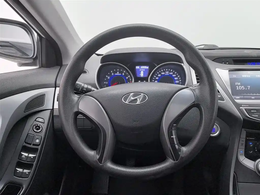 Hyundai Elantra Langdong 2017 — фото 11