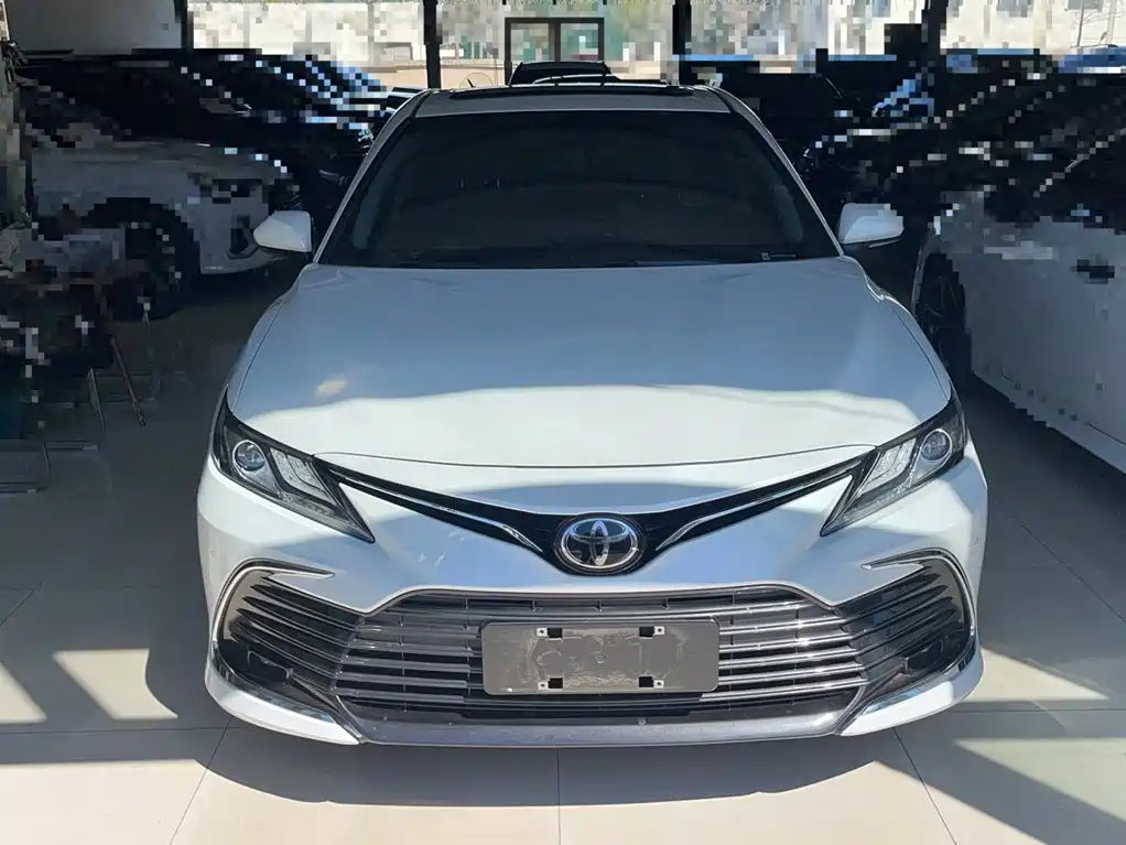 Toyota Camry 2022 — фото 7