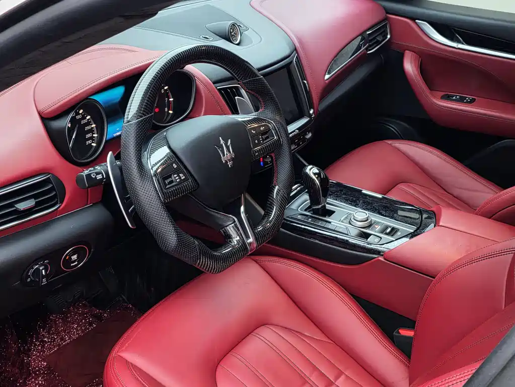 Maserati Levante 2016 — фото 35
