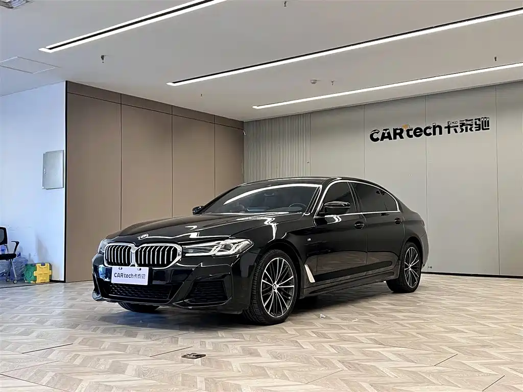 BMW 5 Series 2021 — фото 1
