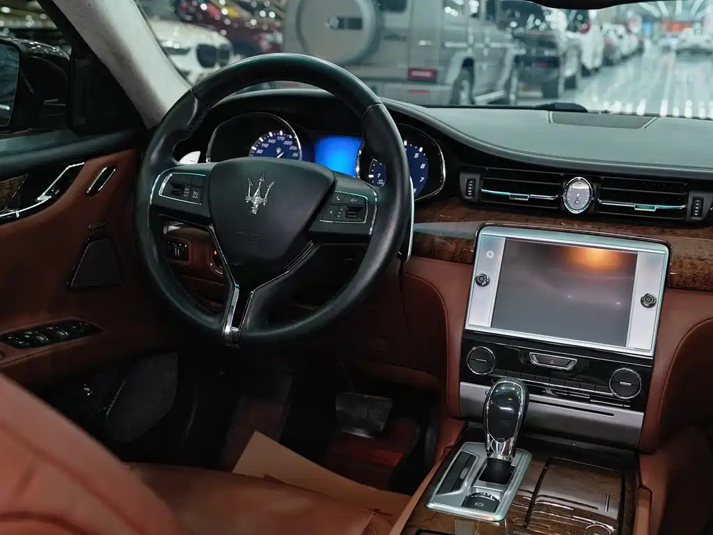 Maserati Quattroporte 2016 — фото 19