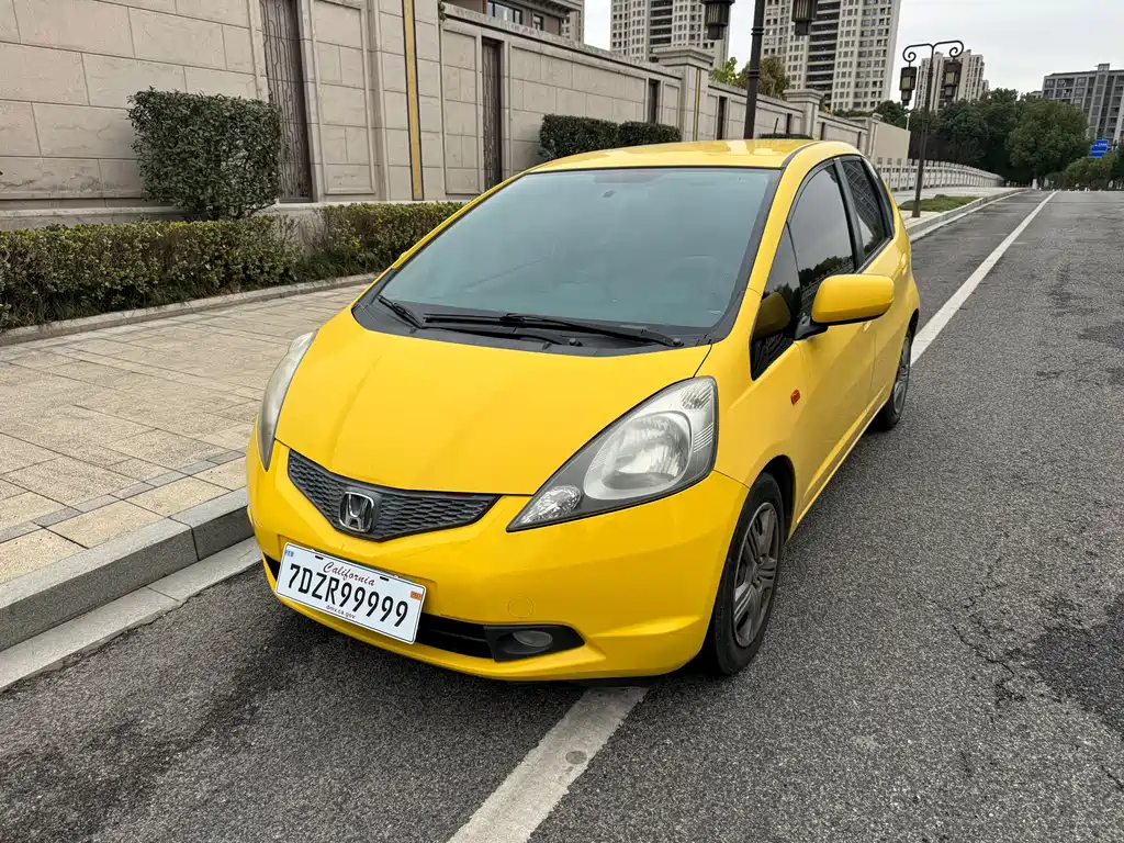 Honda Fit 2010 — фото 1