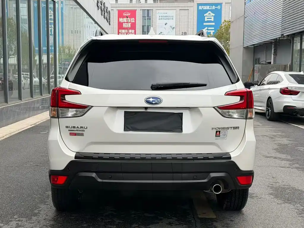 Subaru Forester 2022 — фото 11