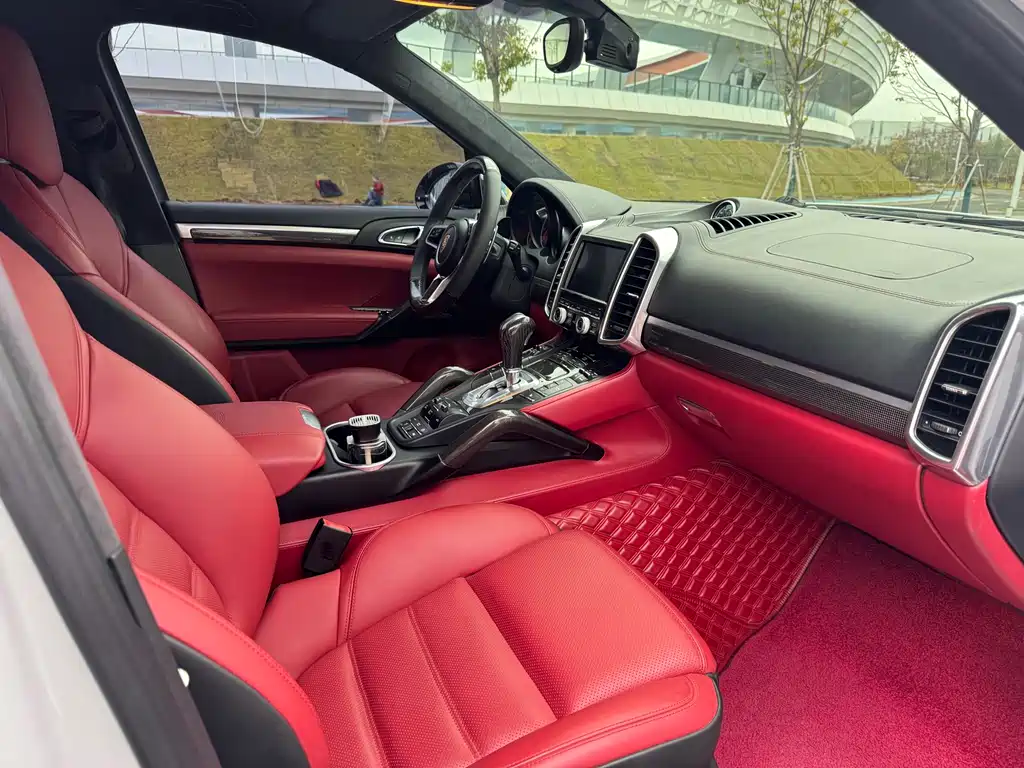 Porsche Cayenne 2017 — фото 15