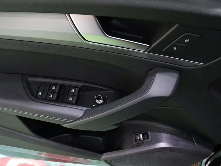 Audi Q5L 2022 — фото 18