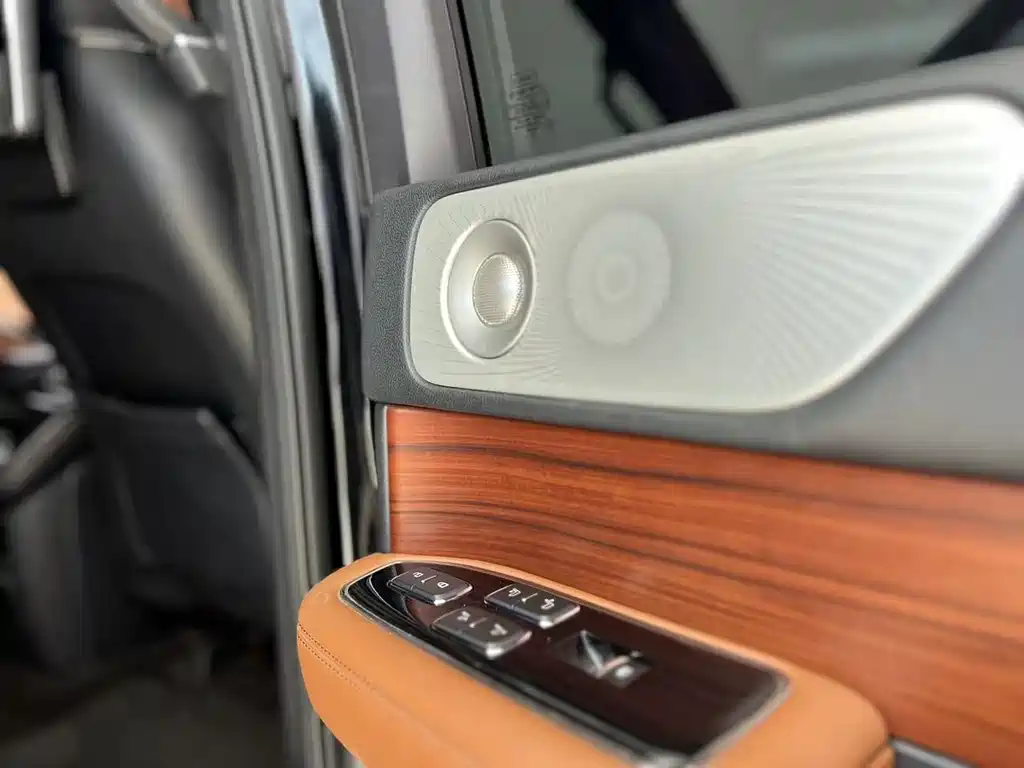 Lincoln Navigator 2019 — фото 18