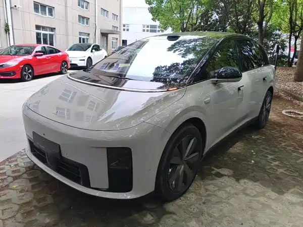 Li Auto i8 2025