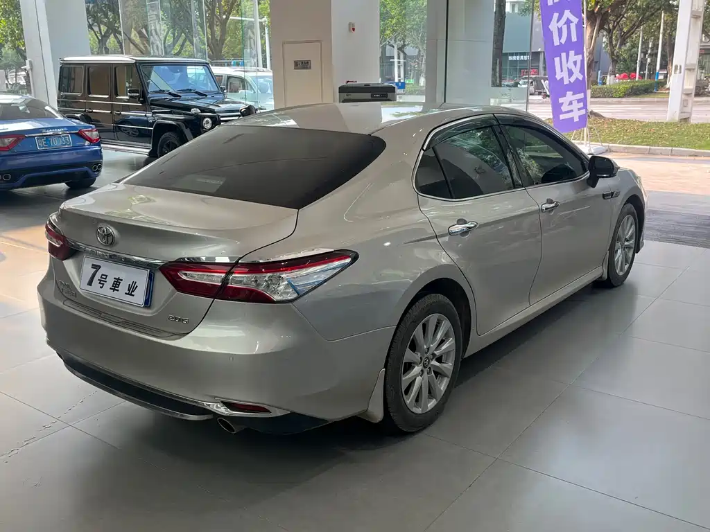 Toyota Camry 2018 — фото 5
