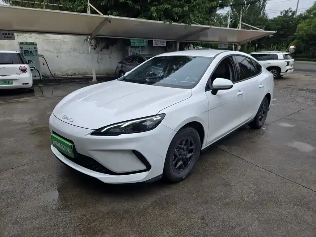 BYD Seal 05 DM-i 2025 — фото 1