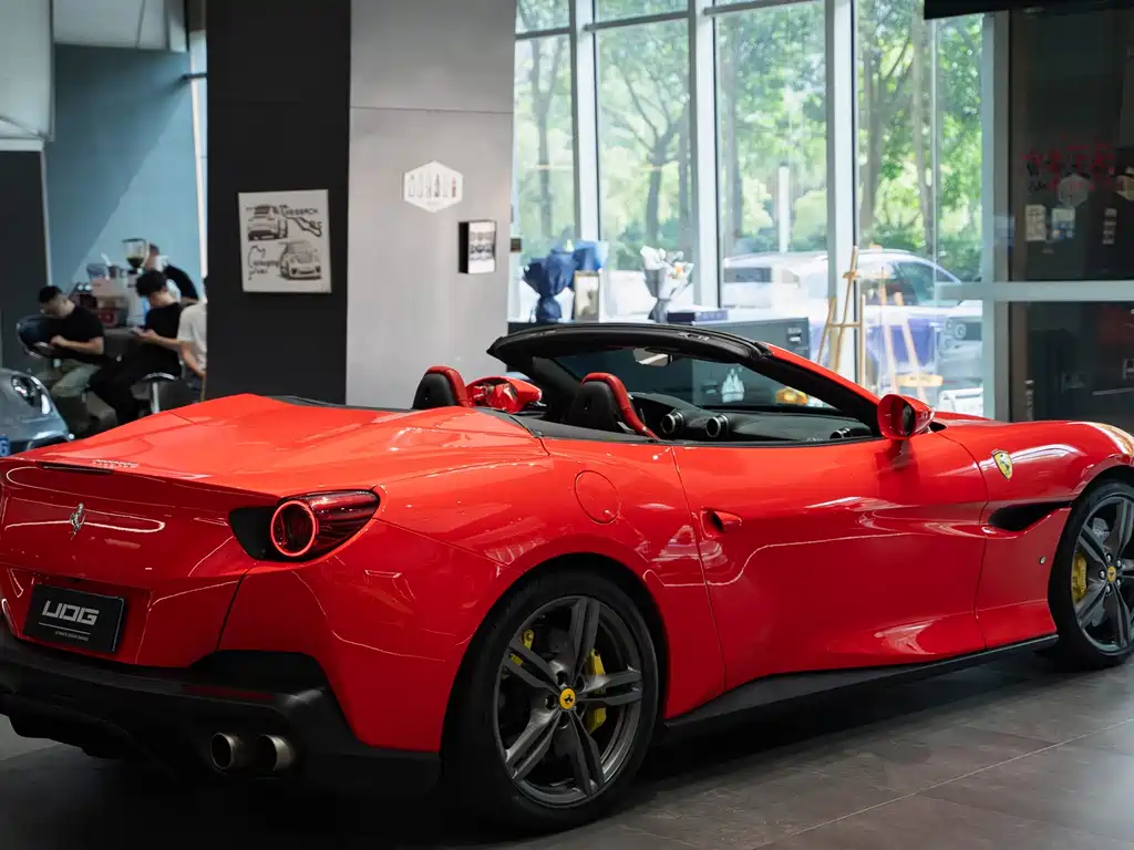 Ferrari Portofino 2019 — фото 12
