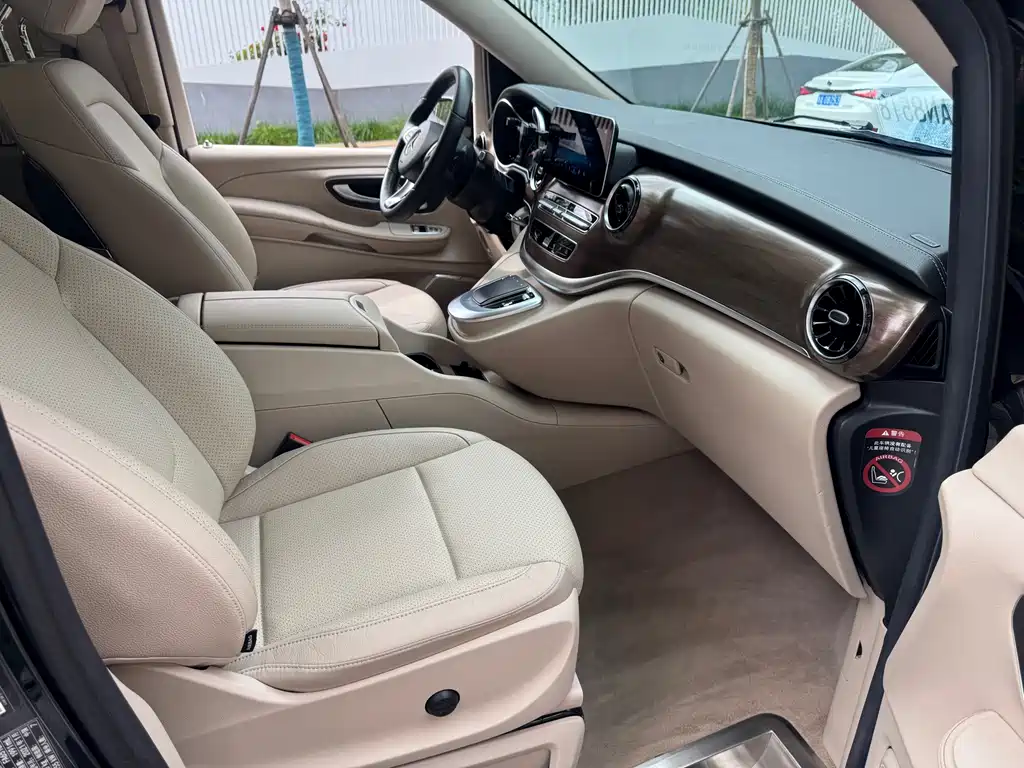 Mercedes-Benz V-Class 2021 — фото 16