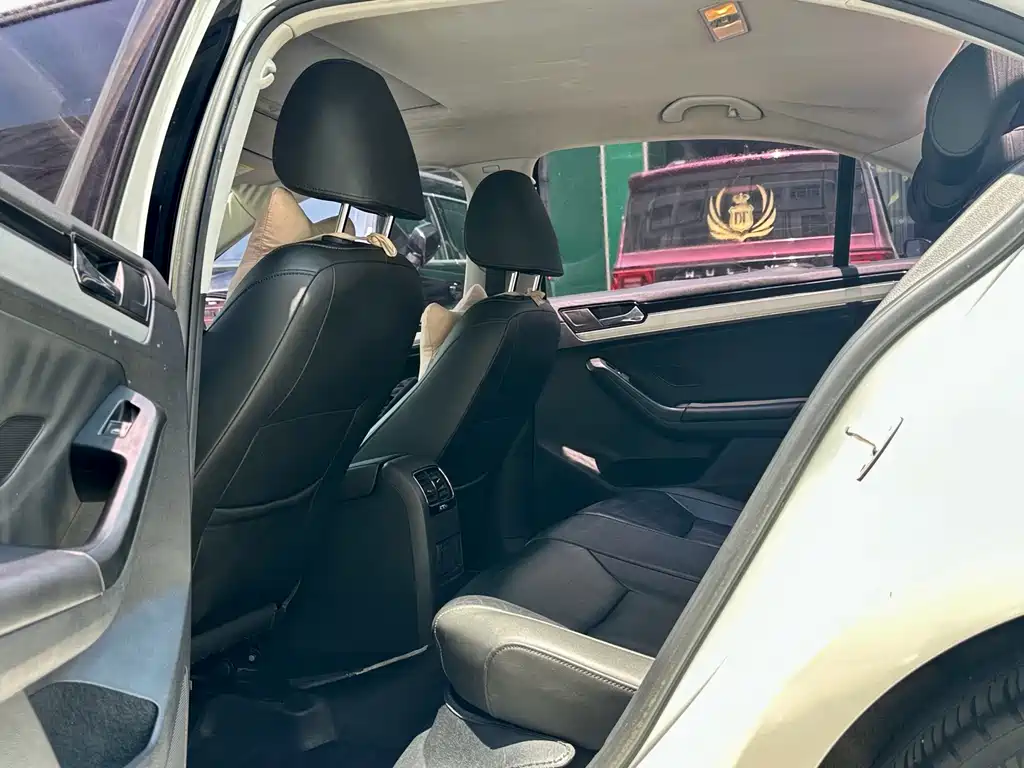 Volkswagen Sagitar 2018