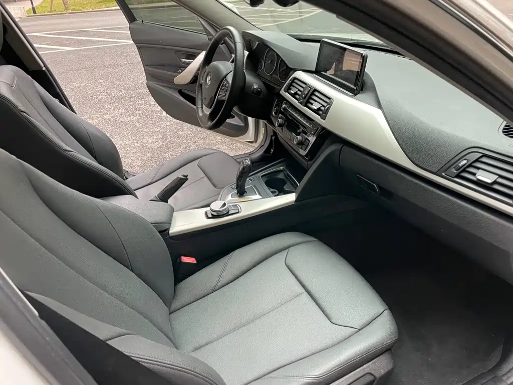 BMW 3 Series 2016 — фото 15