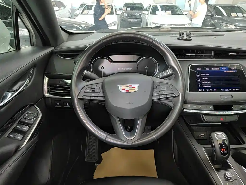 Cadillac XT4 2019 — фото 11