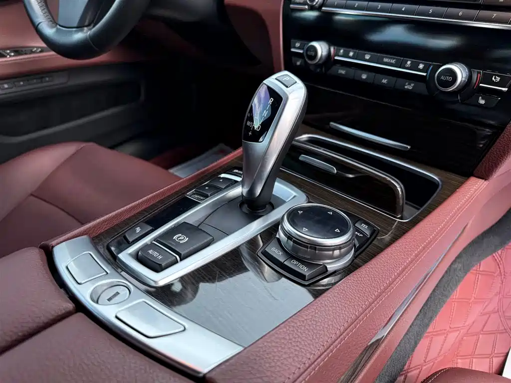BMW 7 Series 2015 — фото 23