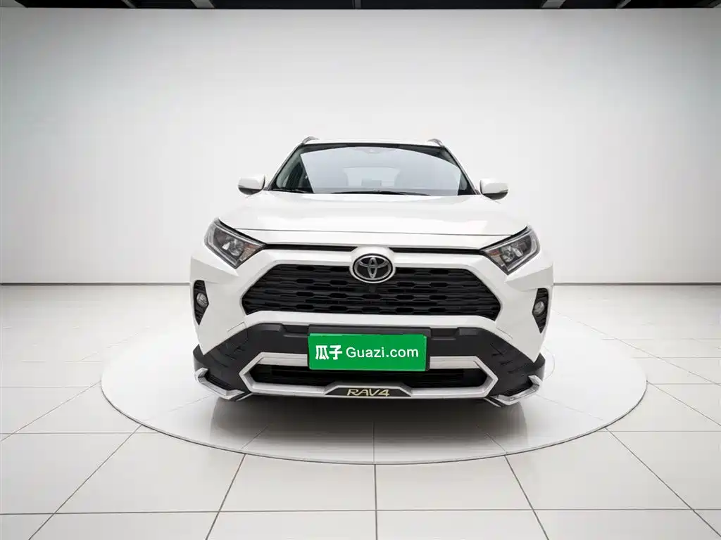 Toyota RAV4 2021 — фото 2