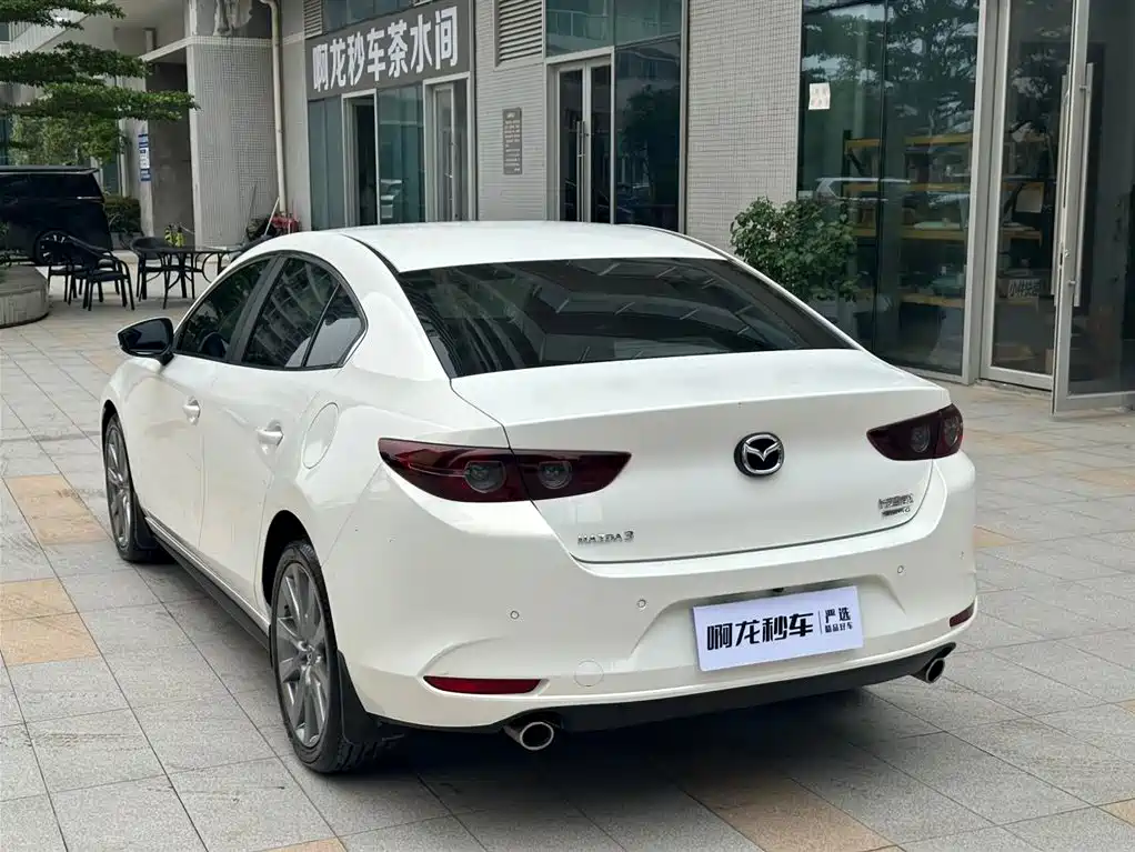 Mazda 3 Axela 2022 — фото 18