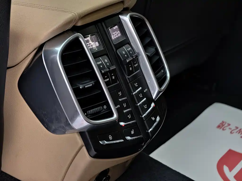 Porsche Cayenne 2015 — фото 38