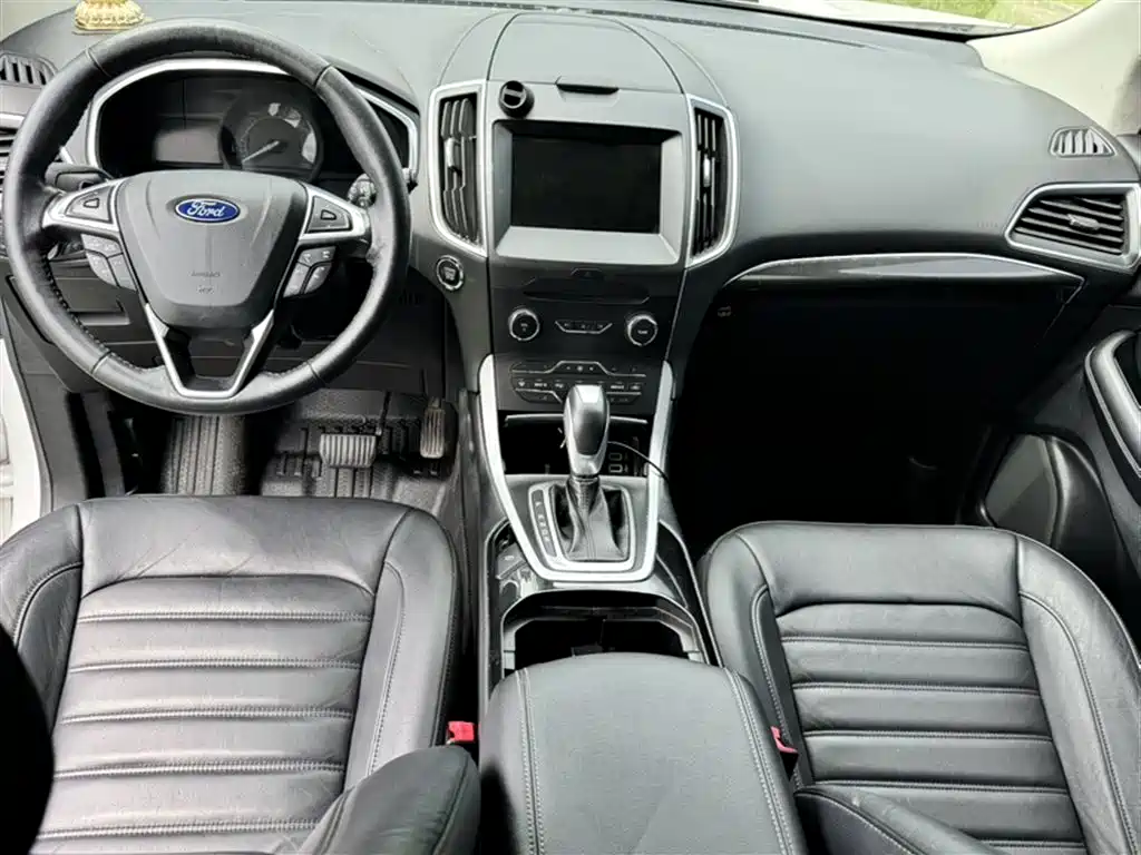 Ford Edge 2017 — фото 15
