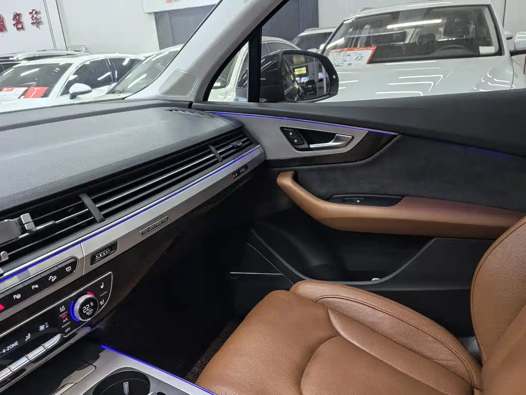 Audi Q7 2020 — фото 11