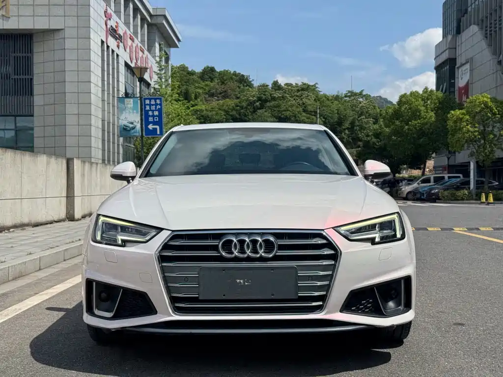 Audi A4L 2019 — фото 2