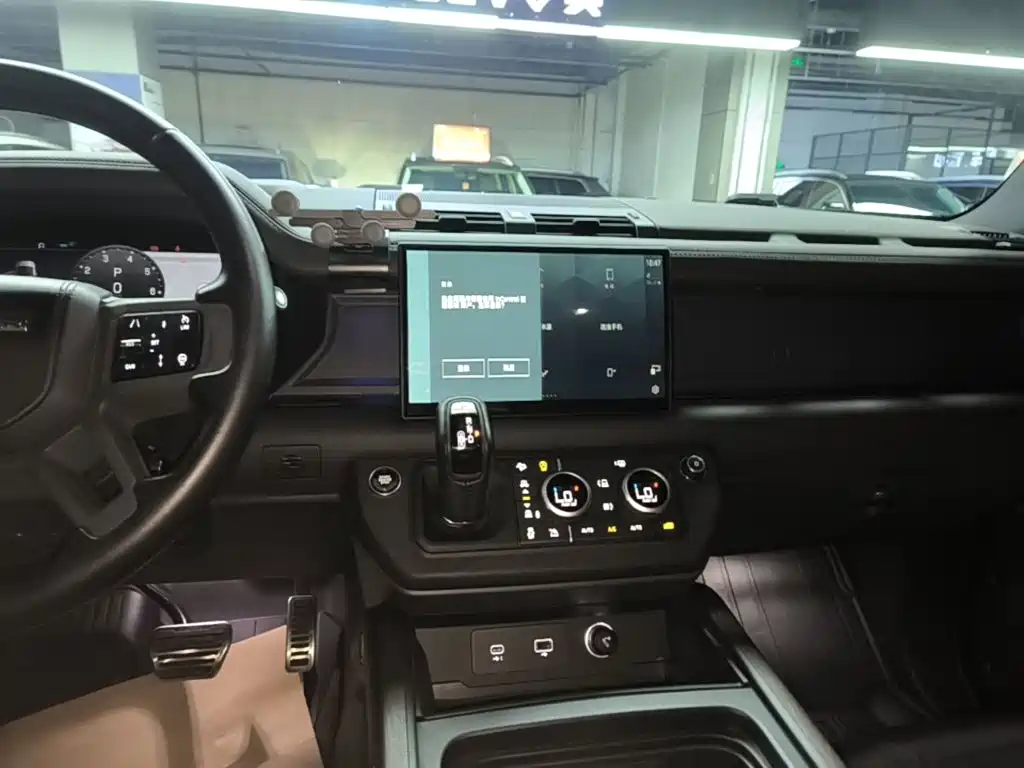 Land Rover Defender 2022 — фото 13