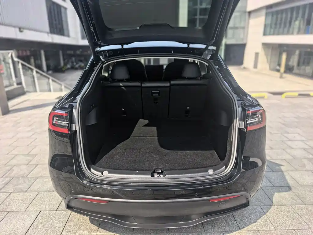 Tesla Model Y 2023 — фото 19