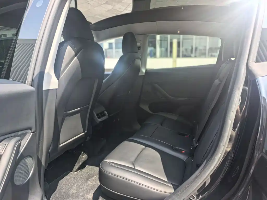 Tesla Model Y 2023 — фото 17