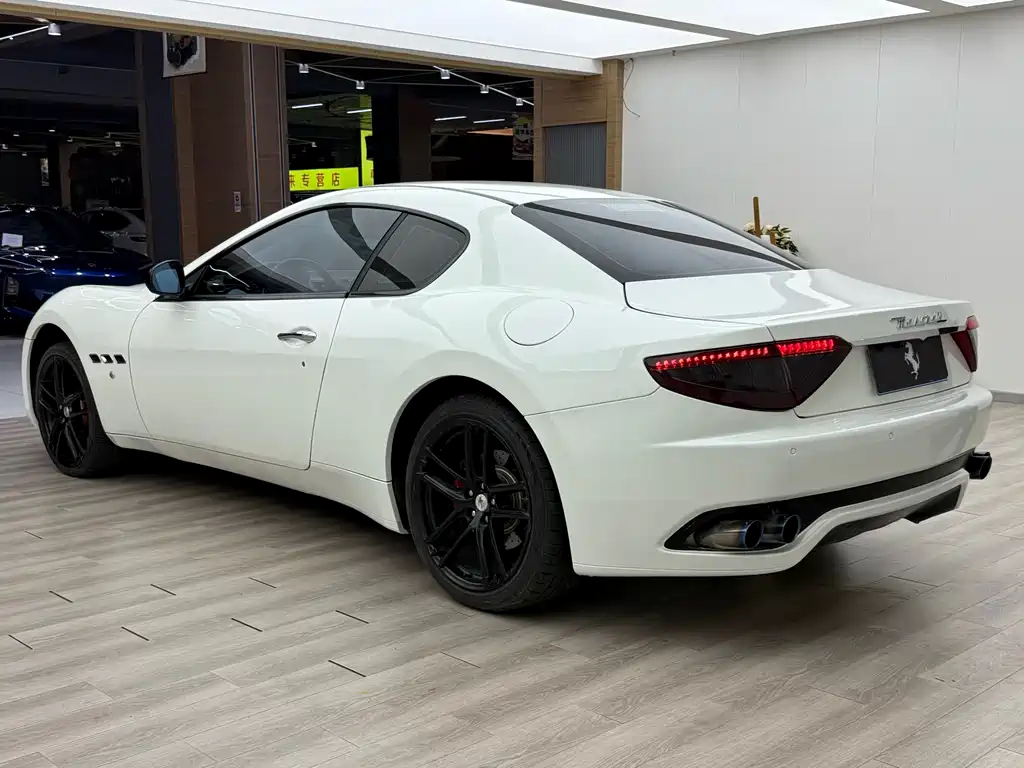 Maserati GranTurismo 2013 — фото 4