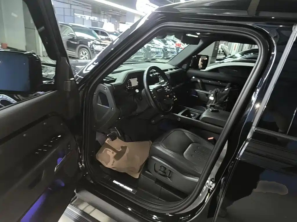 Land Rover Defender 2022 — фото 16