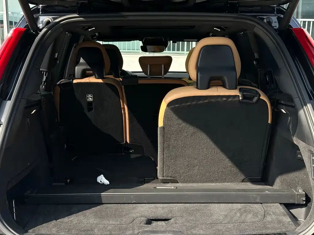 Volvo XC90 2018 — фото 30