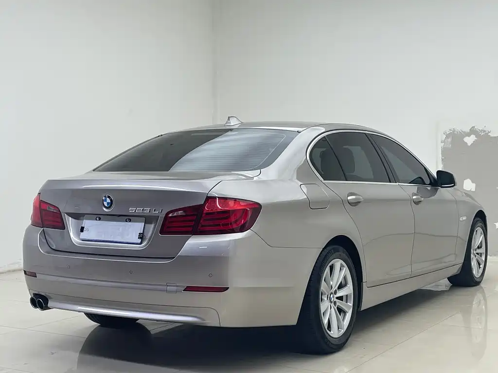 BMW 5 Series 2012 — фото 6
