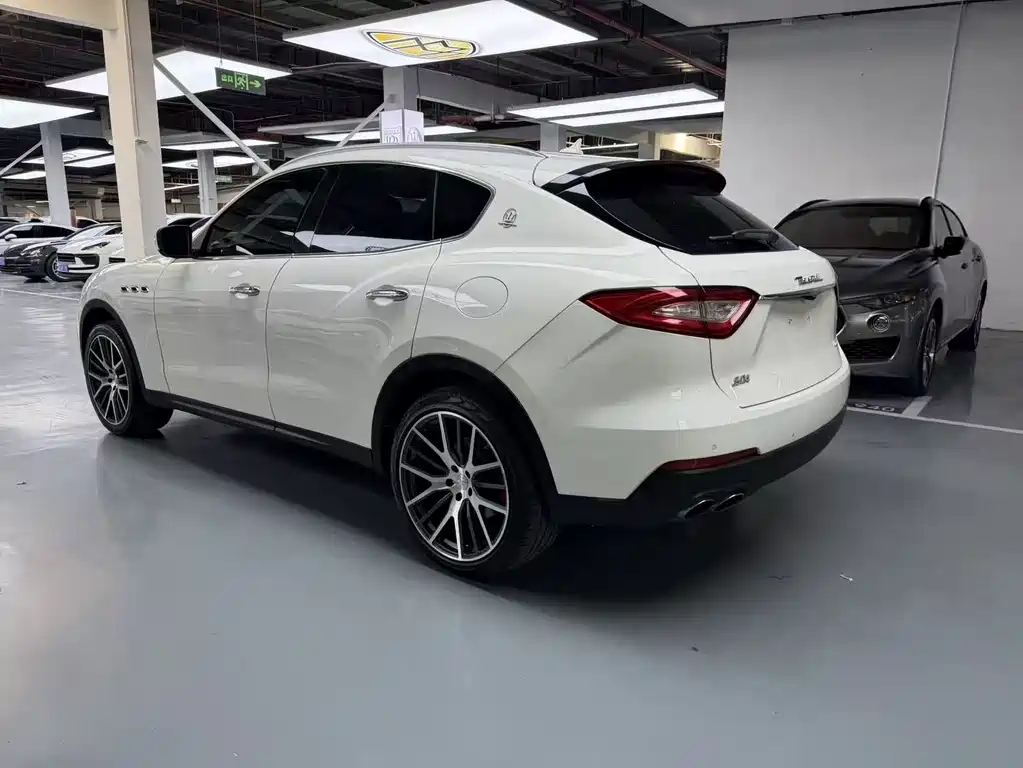 Maserati Levante 2017 — фото 16
