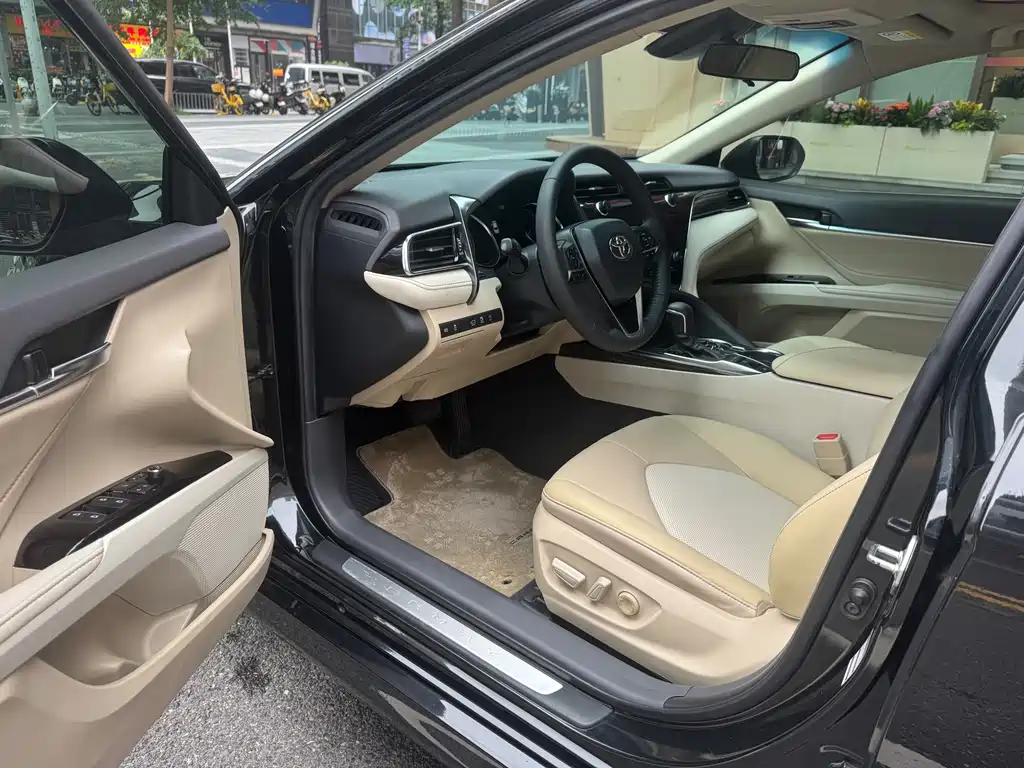 Toyota Camry 2019 — фото 3