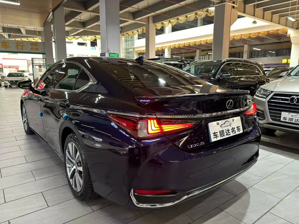 Lexus ES 2019 — фото 10