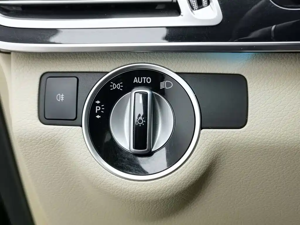 Mercedes-Benz E-Class 2013 — фото 21