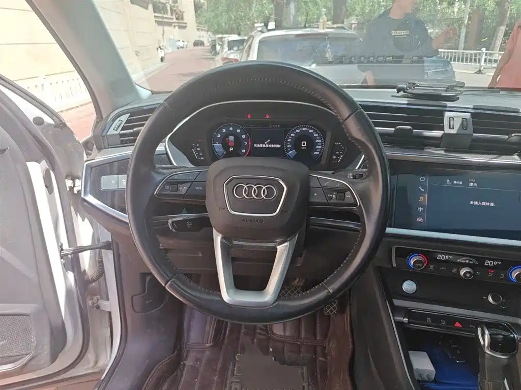 Audi Q3 2020 — фото 11