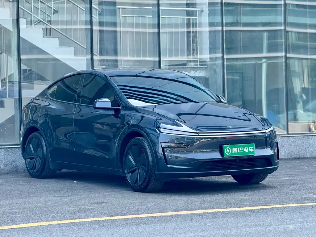 Tesla Model Y 2025 — фото 2